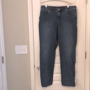 😊 Fabulously Slimming Blue Jeans by Chico’s. Super stretchy. NWOT size 2 Tall😎